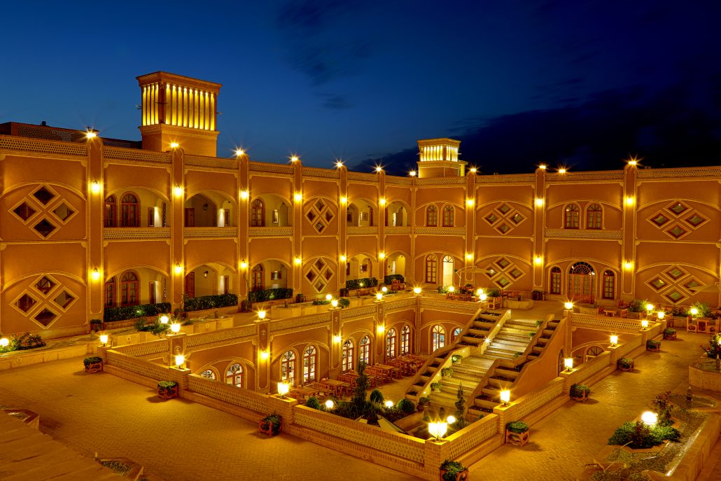 Photo of هتل داد یزد، شکوه اقامت در کویر