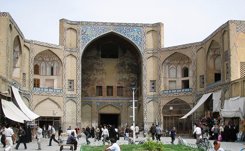 سردر بازار قیصریه اصفهان