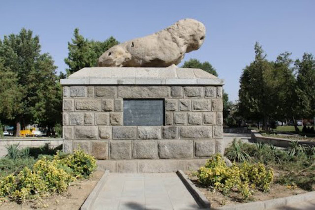 مجسمه شیرسنگی