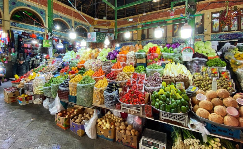 پیاده روی در بازار تجریش تهران