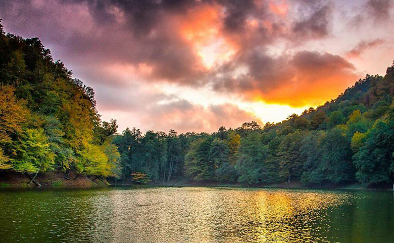 دریاچه چورت کجاست؟ زیبای آرامی که از زلزله متولد شد! | جاباما