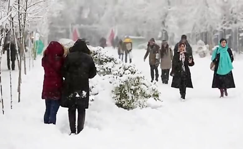 زمستان کجا بریم برف بازی