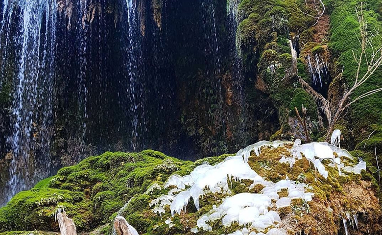 آسیاب خرابه در زمستان