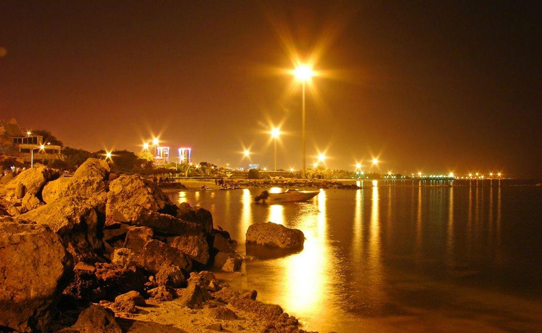 ساحل مرجان در شب