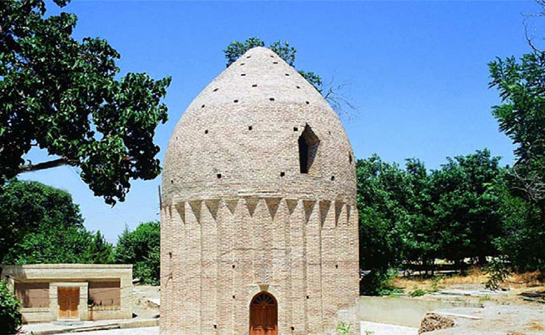 برج مقبره، مرور تاریخ در طبیعت کردان